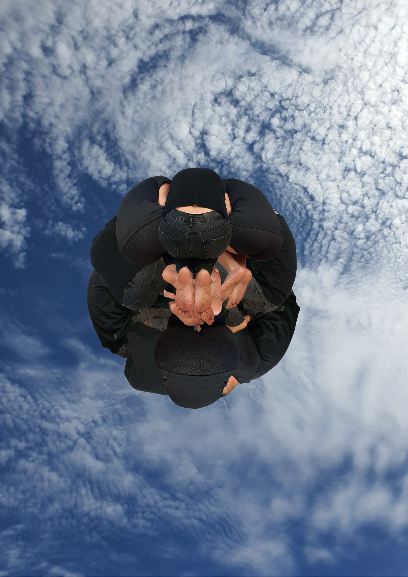 Bajo el mismo cielo